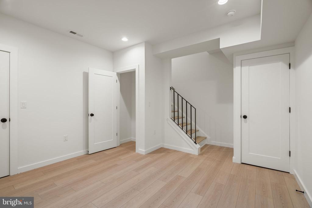 966 N 6TH STREET