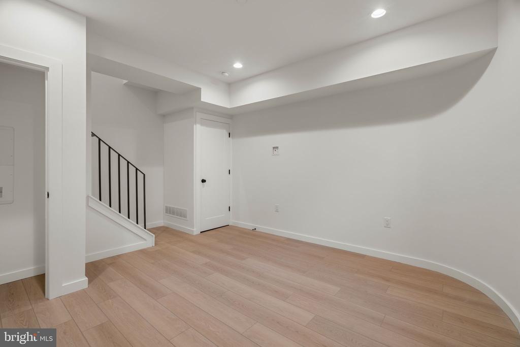 966 N 6TH STREET