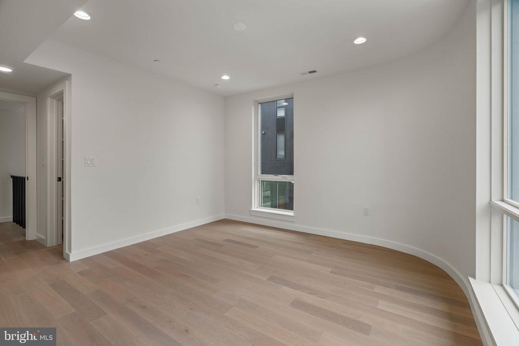 966 N 6TH STREET