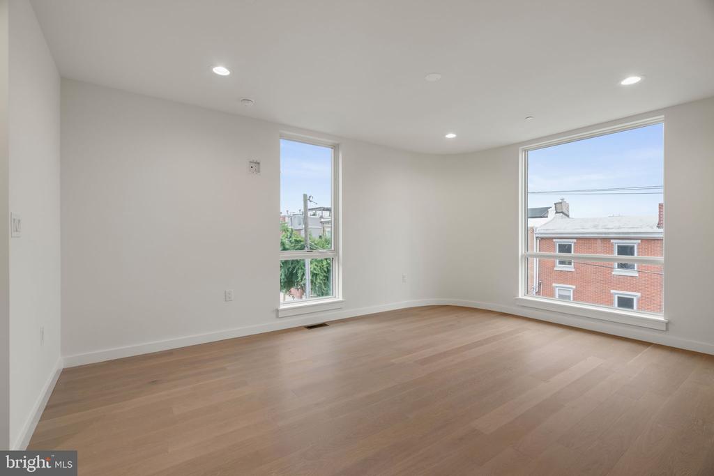 966 N 6TH STREET
