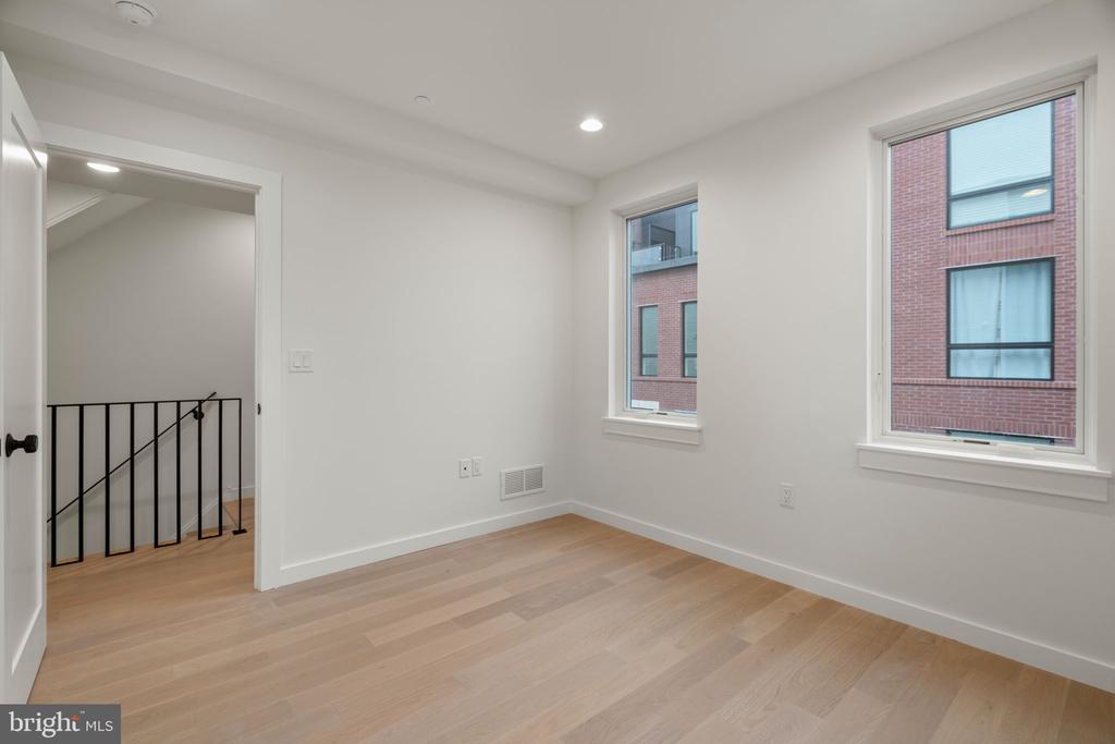 966 N 6TH STREET