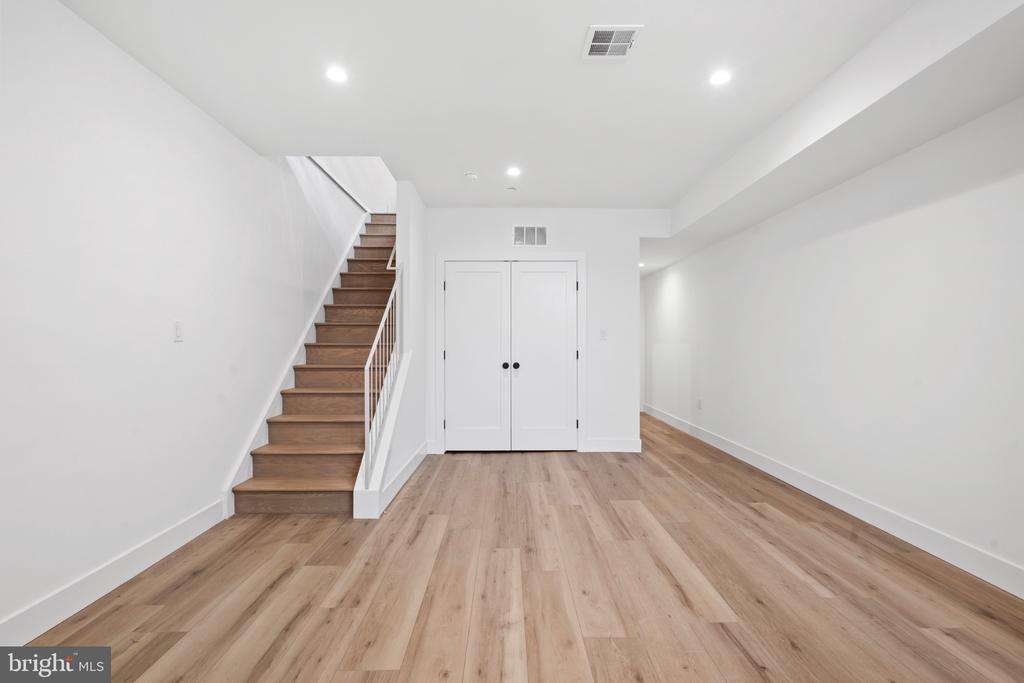 1115 E PALMER STREET