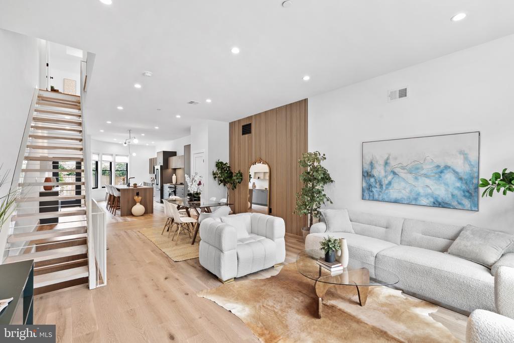 1115 E PALMER STREET