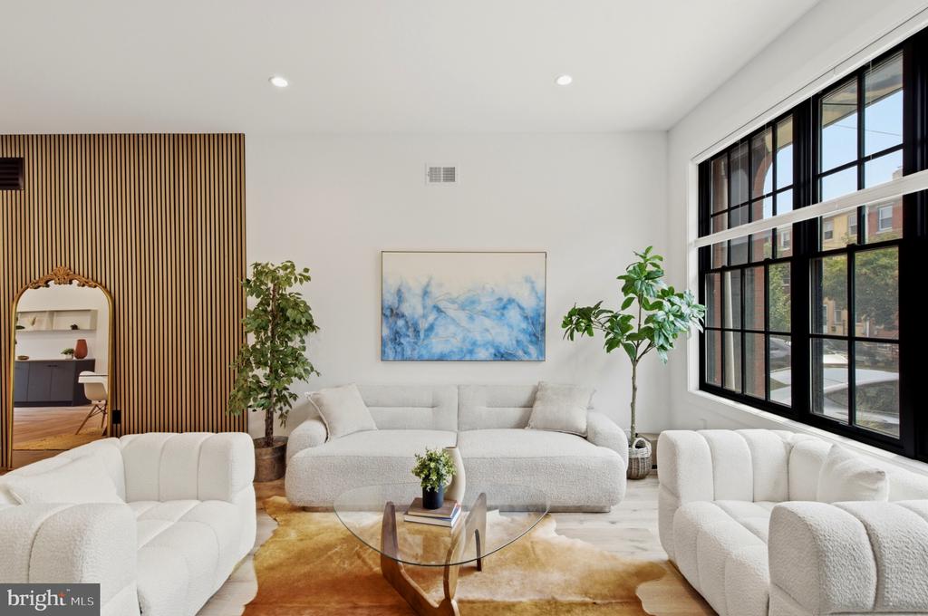 1115 E PALMER STREET