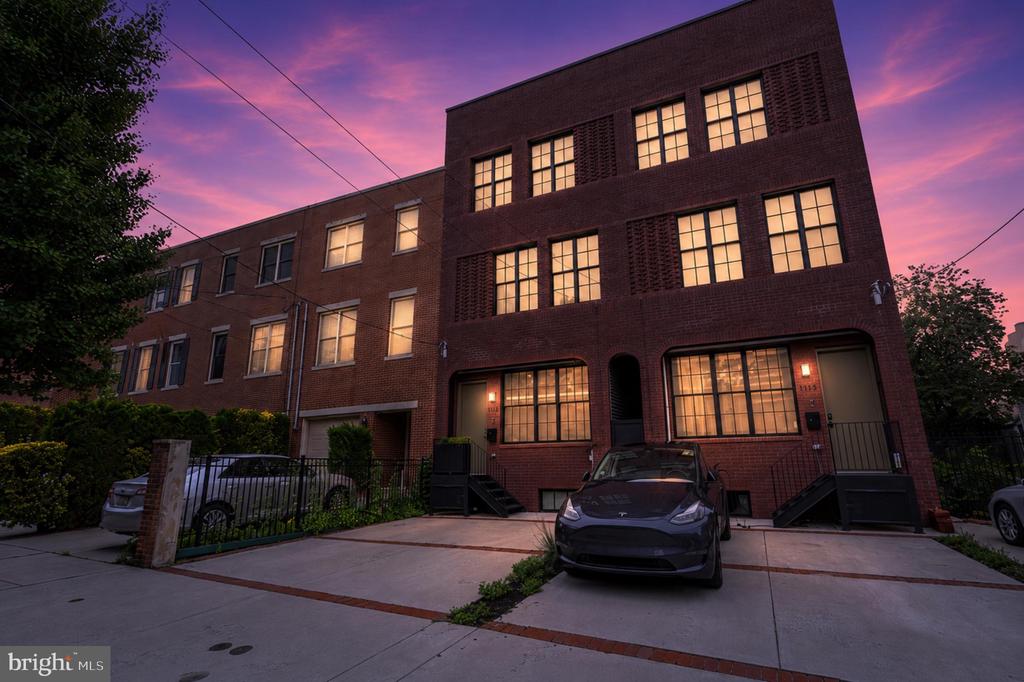 1115 E PALMER STREET