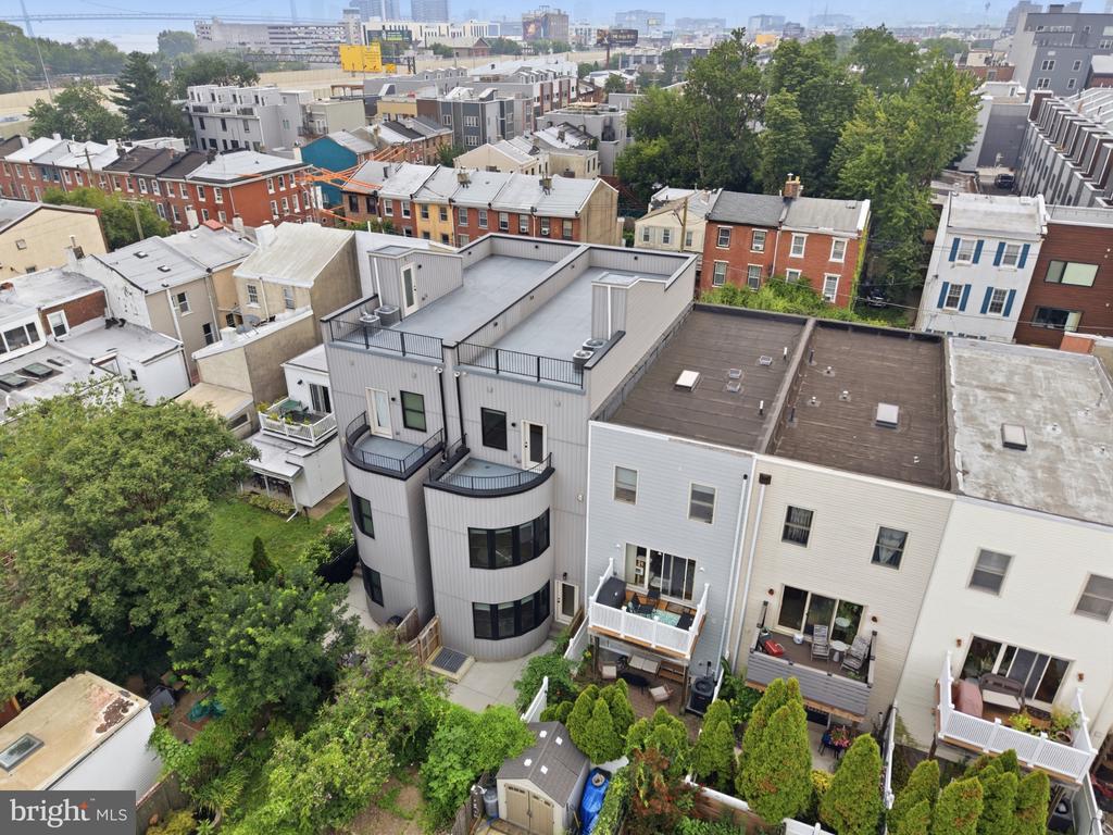 1115 E PALMER STREET
