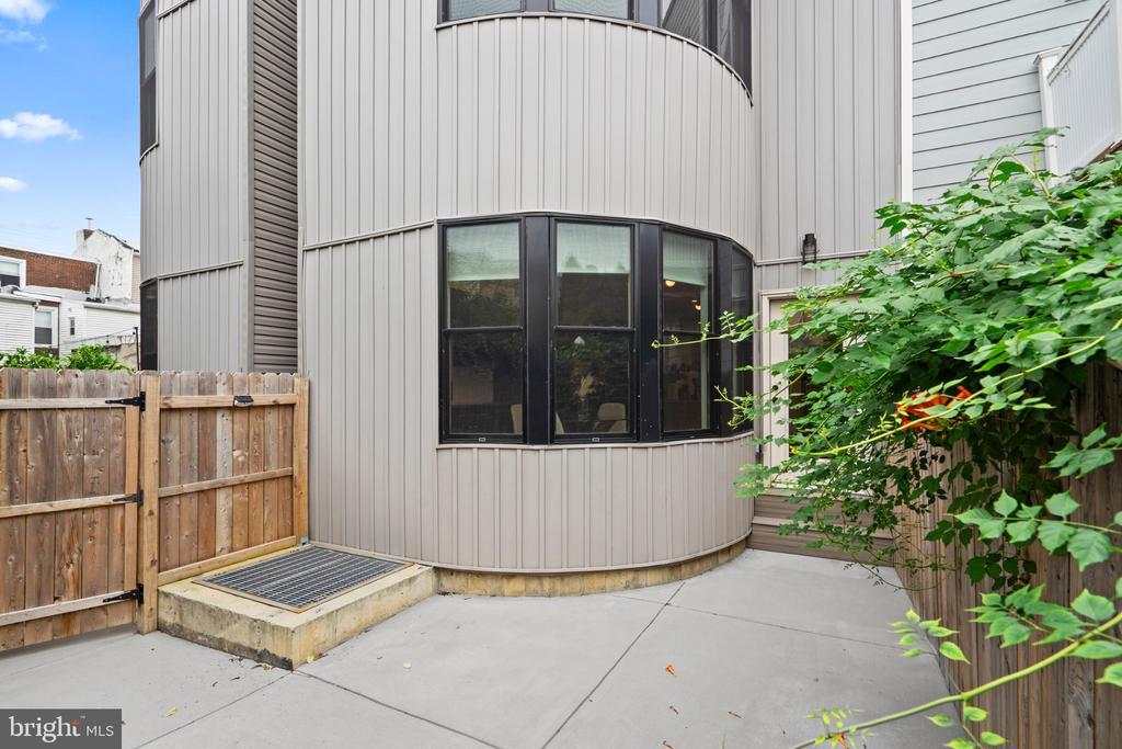 1115 E PALMER STREET