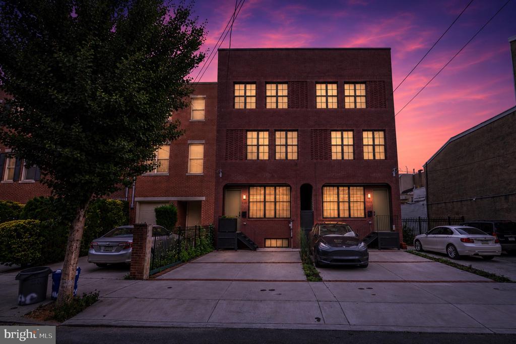 1115 E PALMER STREET