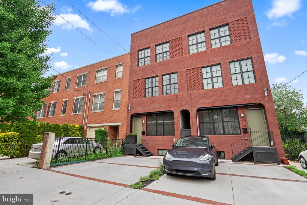 1115 E PALMER STREET