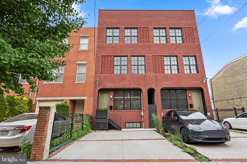 1115 E PALMER STREET