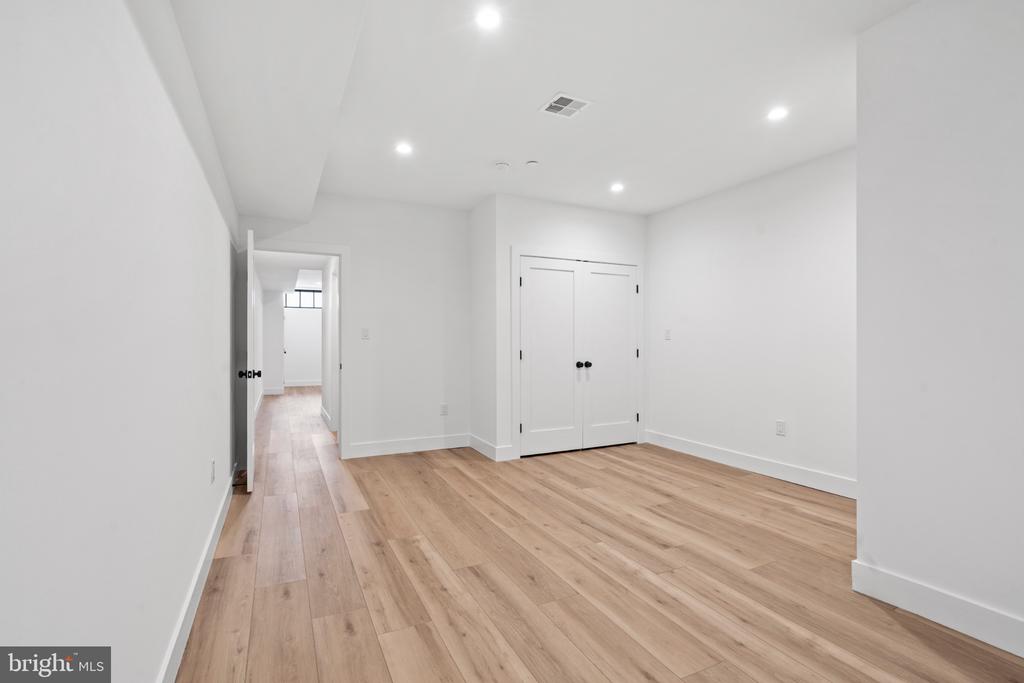 1115 E PALMER STREET