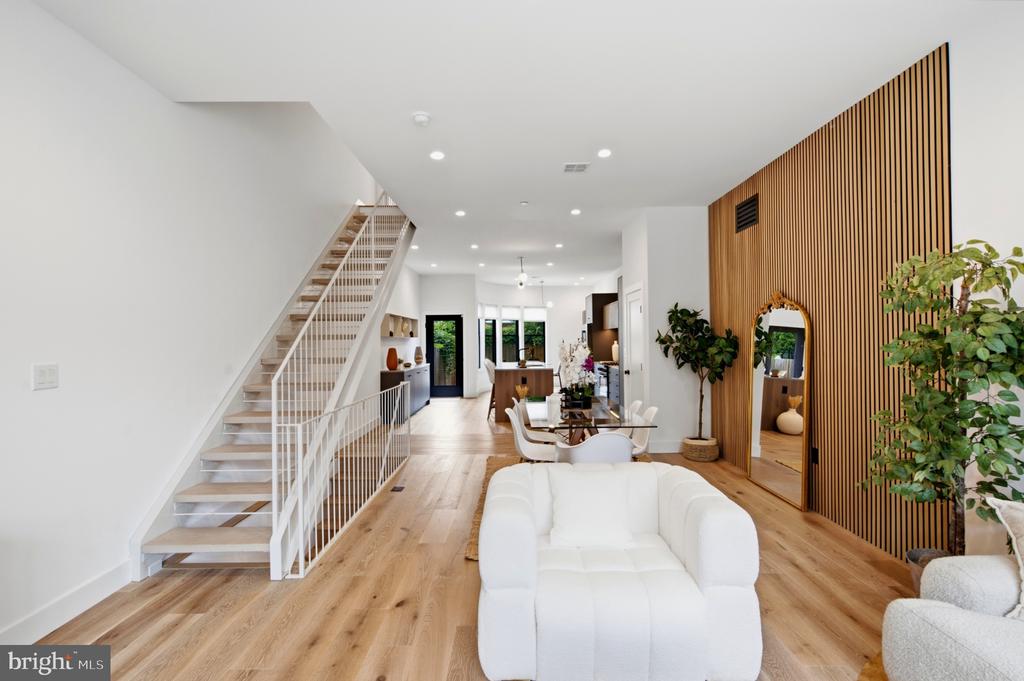 1115 E PALMER STREET