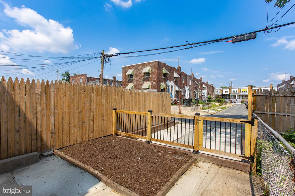5714 TULIP STREET