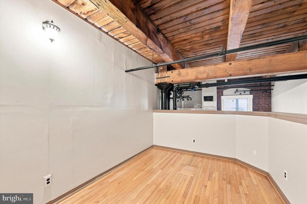 1010 RACE STREET Unit: 2E