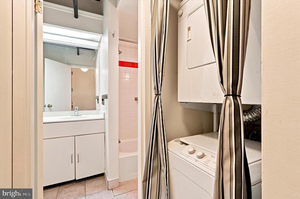 1010 RACE STREET Unit: 2E