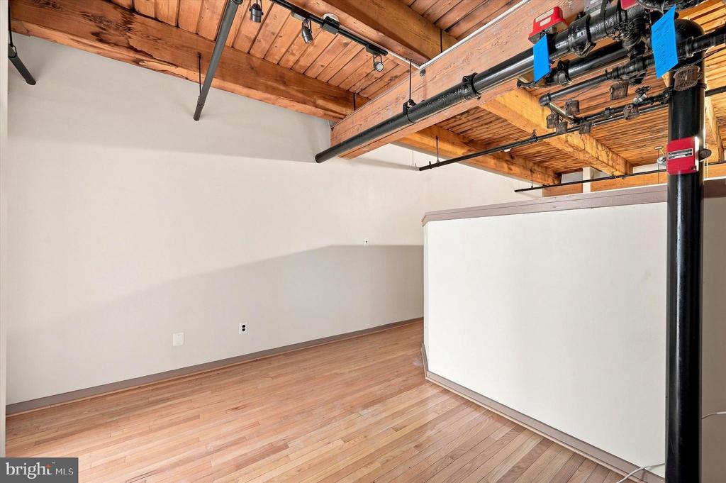 1010 RACE STREET Unit: 2E