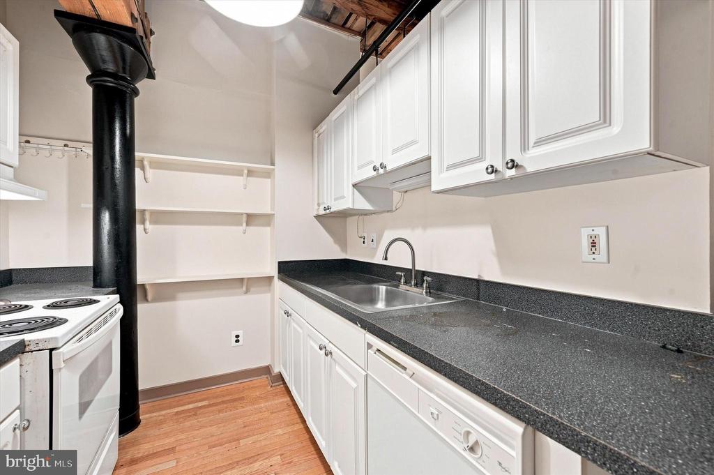 1010 RACE STREET Unit: 2E