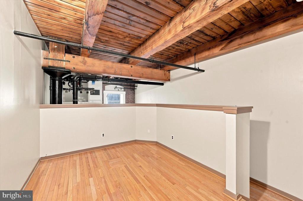 1010 RACE STREET Unit: 2E