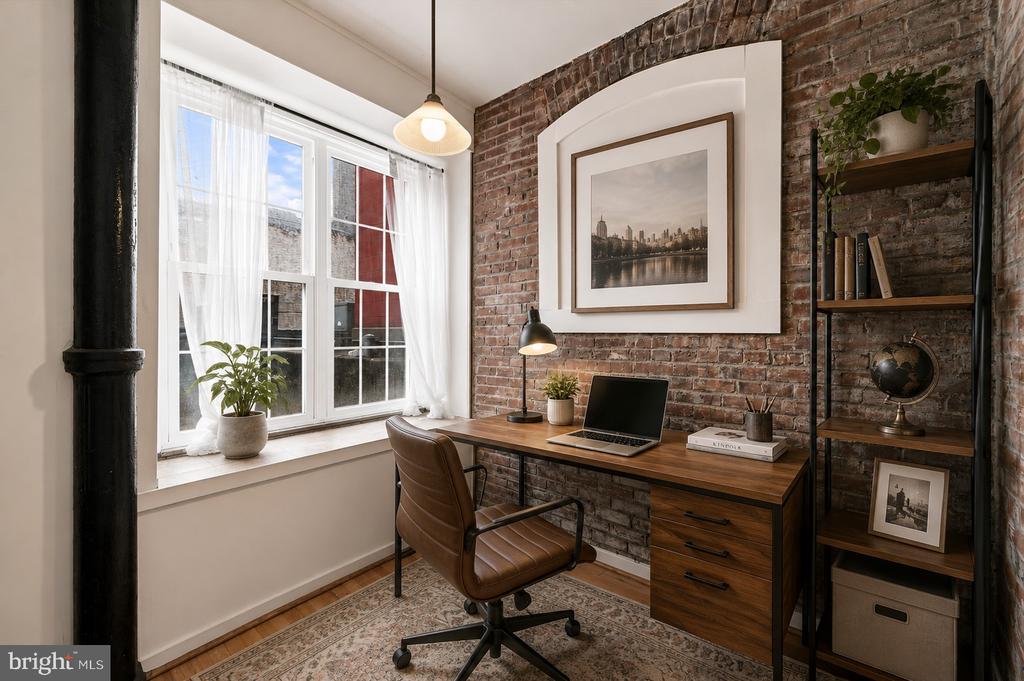 1010 RACE STREET Unit: 2E