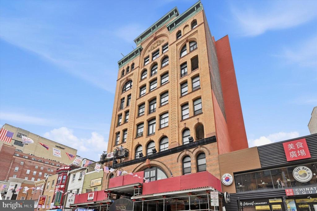 1010 RACE STREET Unit: 2E