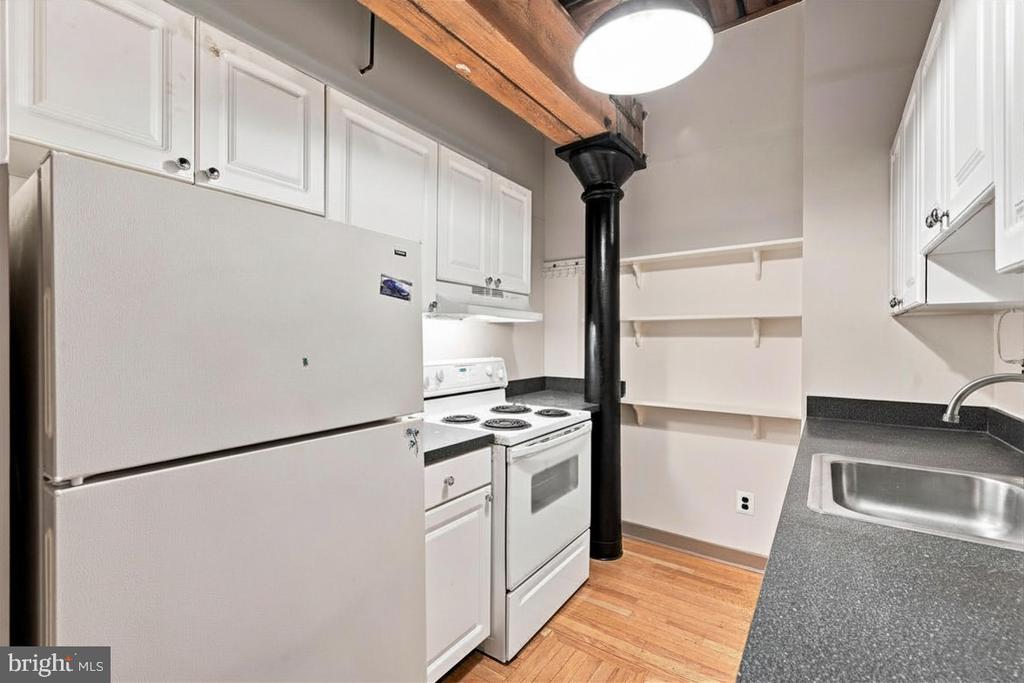 1010 RACE STREET Unit: 2E