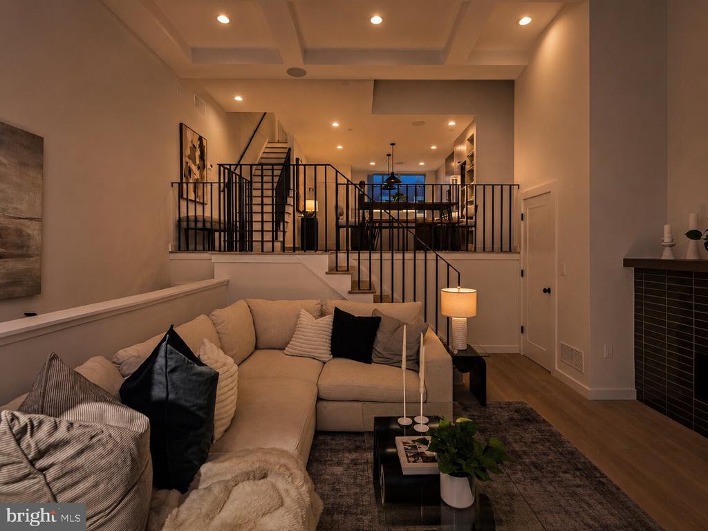 958 N 6TH STREET