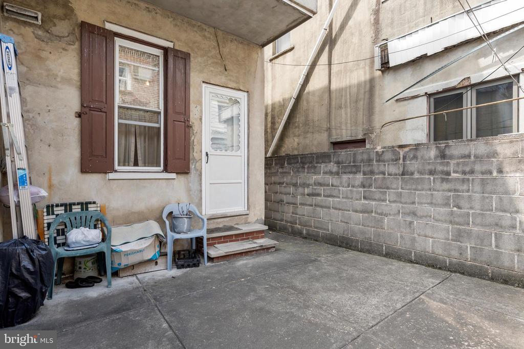 1147 SNYDER AVENUE