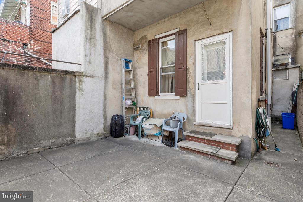 1147 SNYDER AVENUE