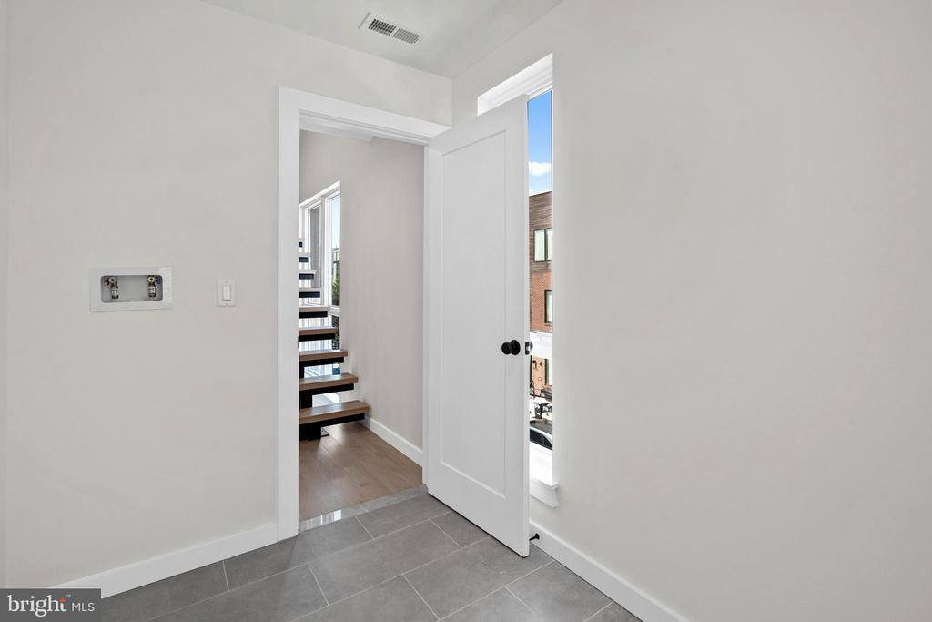 616 BRENNA WALK