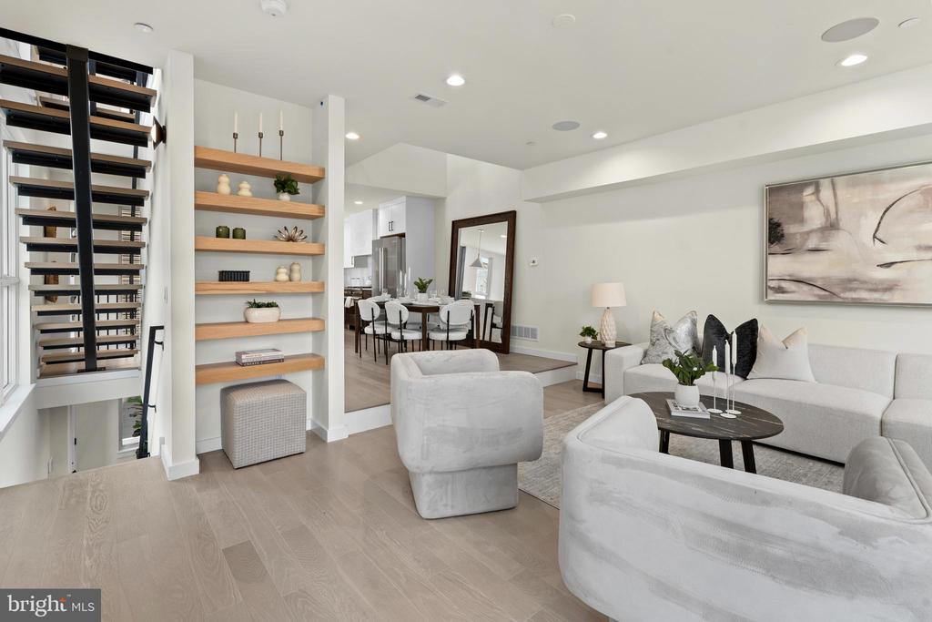 616 BRENNA WALK