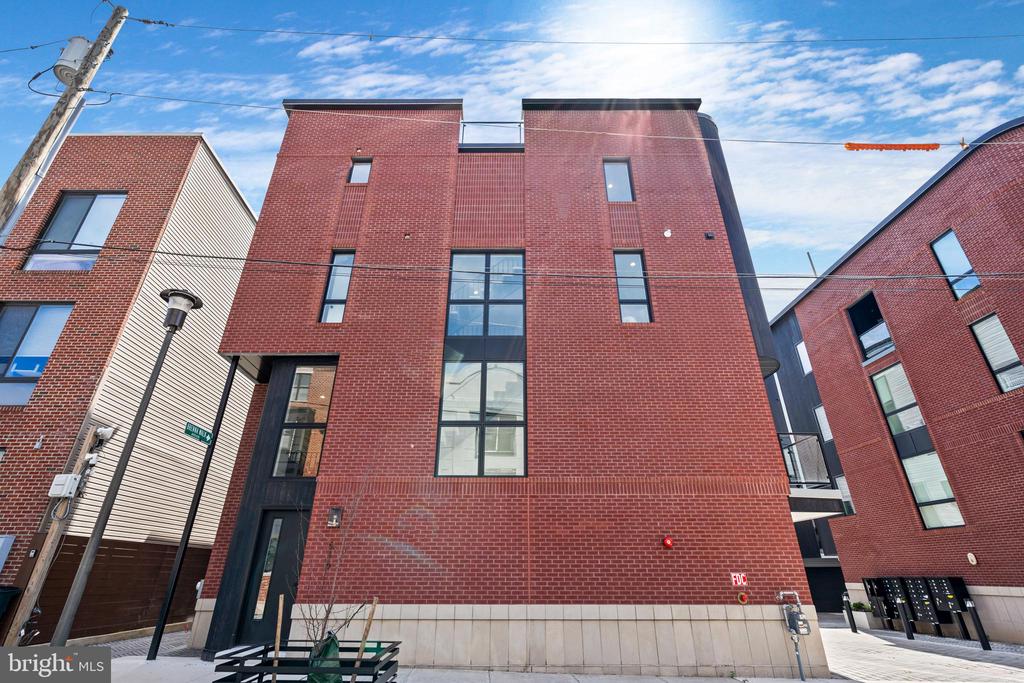 616 BRENNA WALK