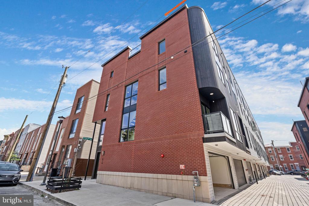 616 BRENNA WALK