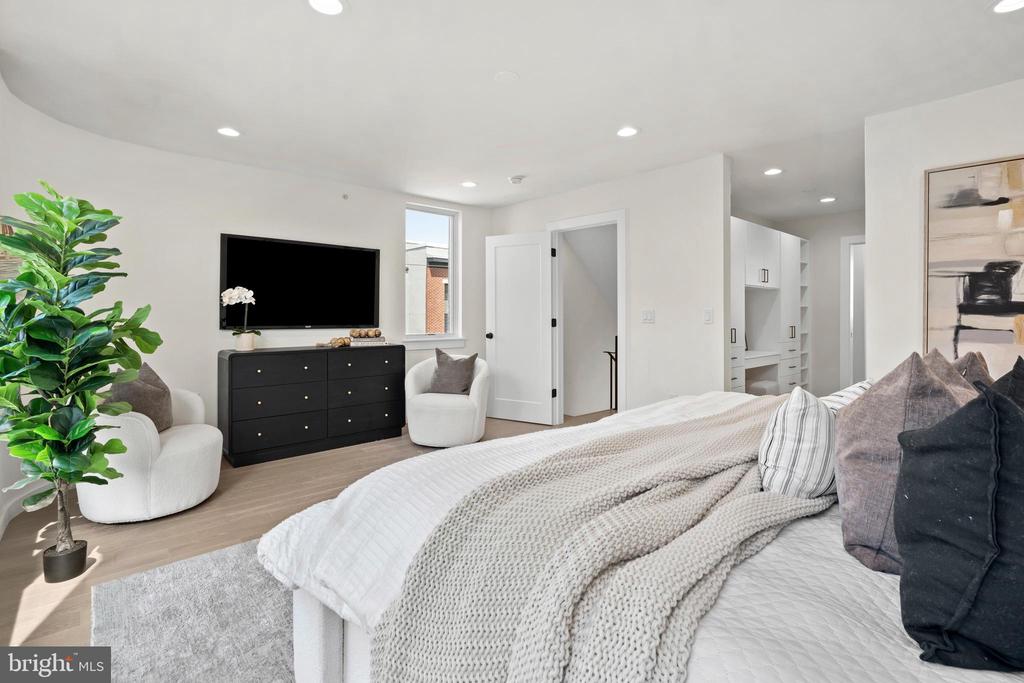 616 BRENNA WALK