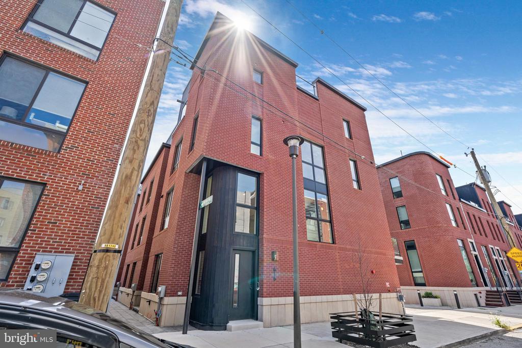 616 BRENNA WALK