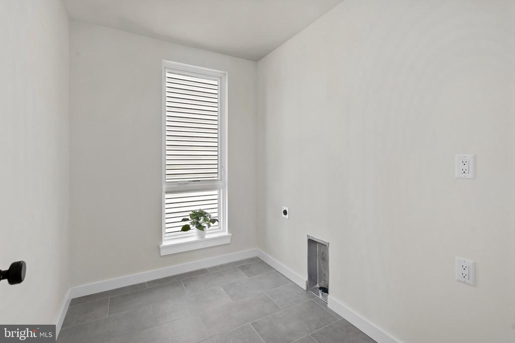 616 BRENNA WALK