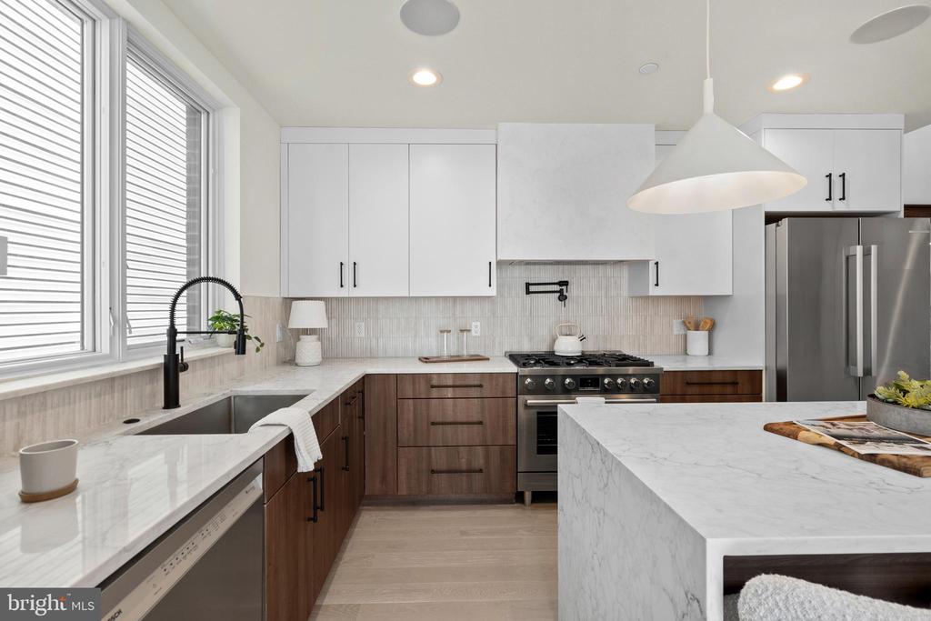 616 BRENNA WALK