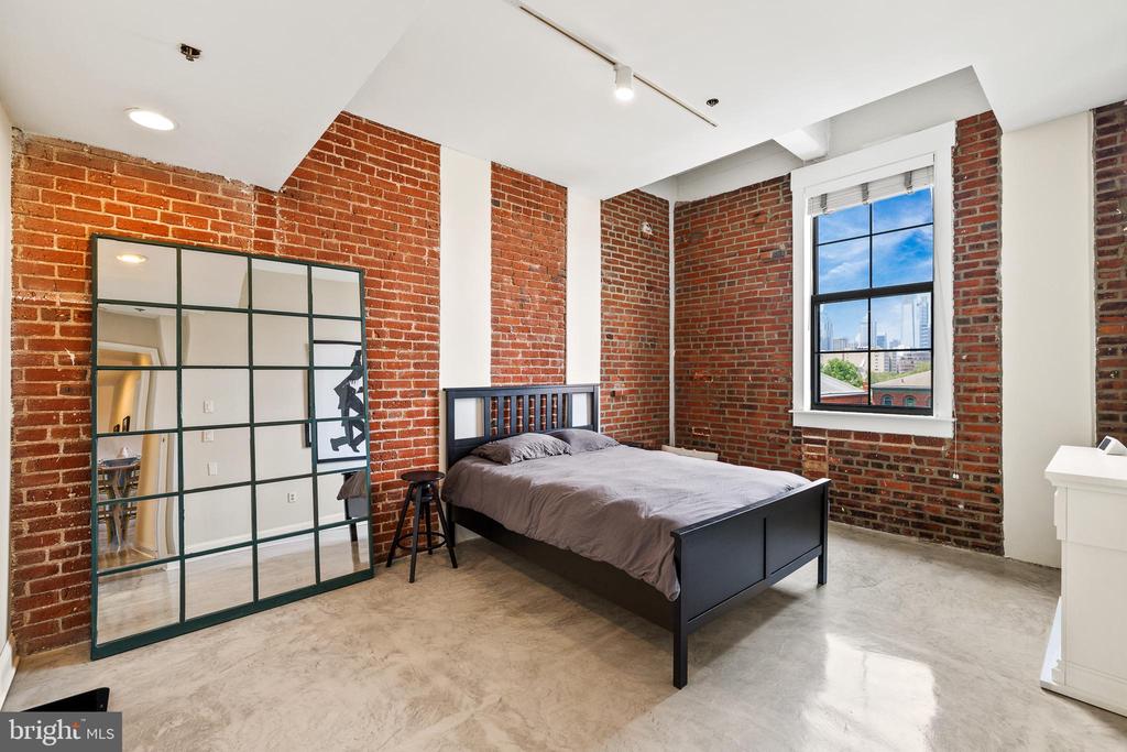 315 NEW STREET Unit: 517