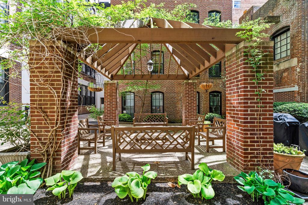 315 NEW STREET Unit: 517
