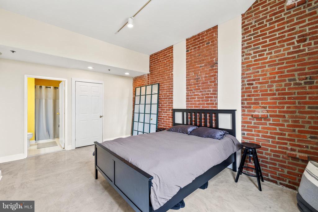 315 NEW STREET Unit: 517