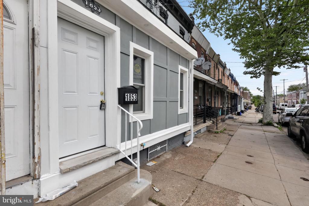 1853 W JUNIATA STREET