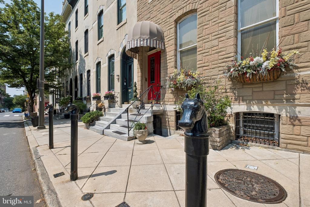 2217 LOCUST STREET
