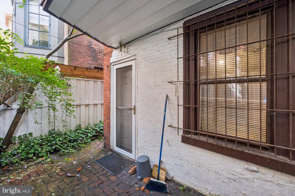 2217 LOCUST STREET