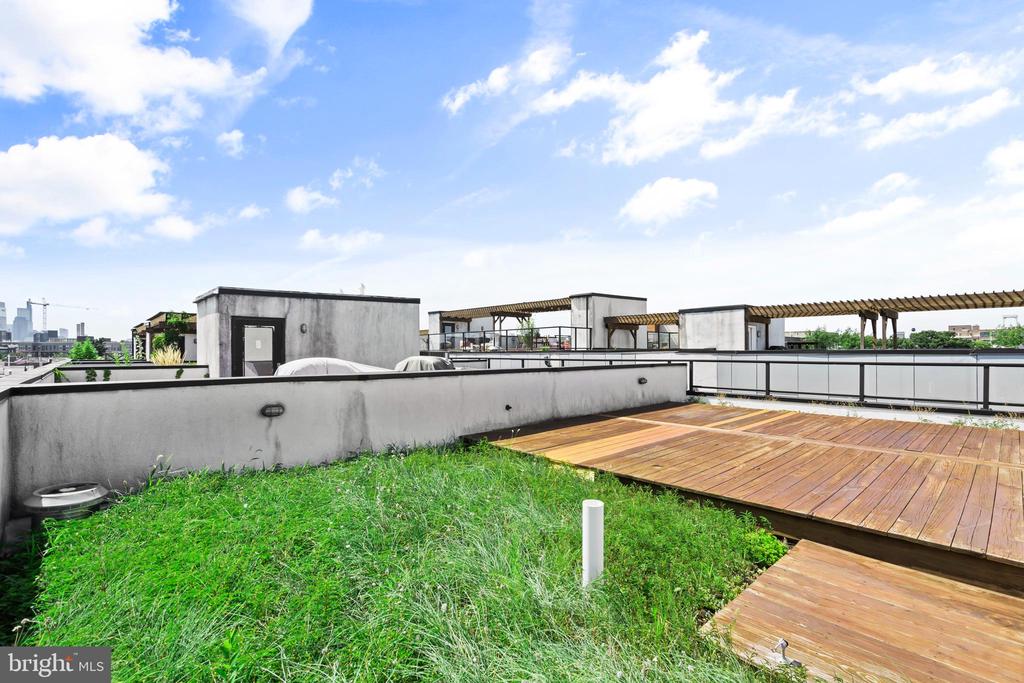 412 MOYER STREET Unit: 11