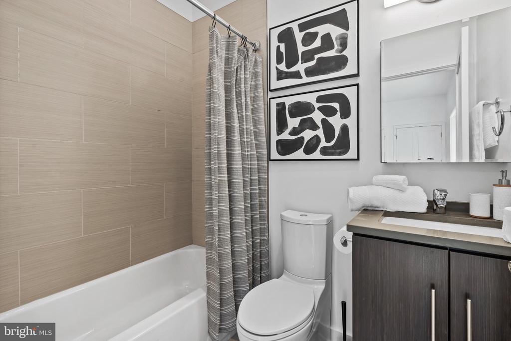 412 MOYER STREET Unit: 11