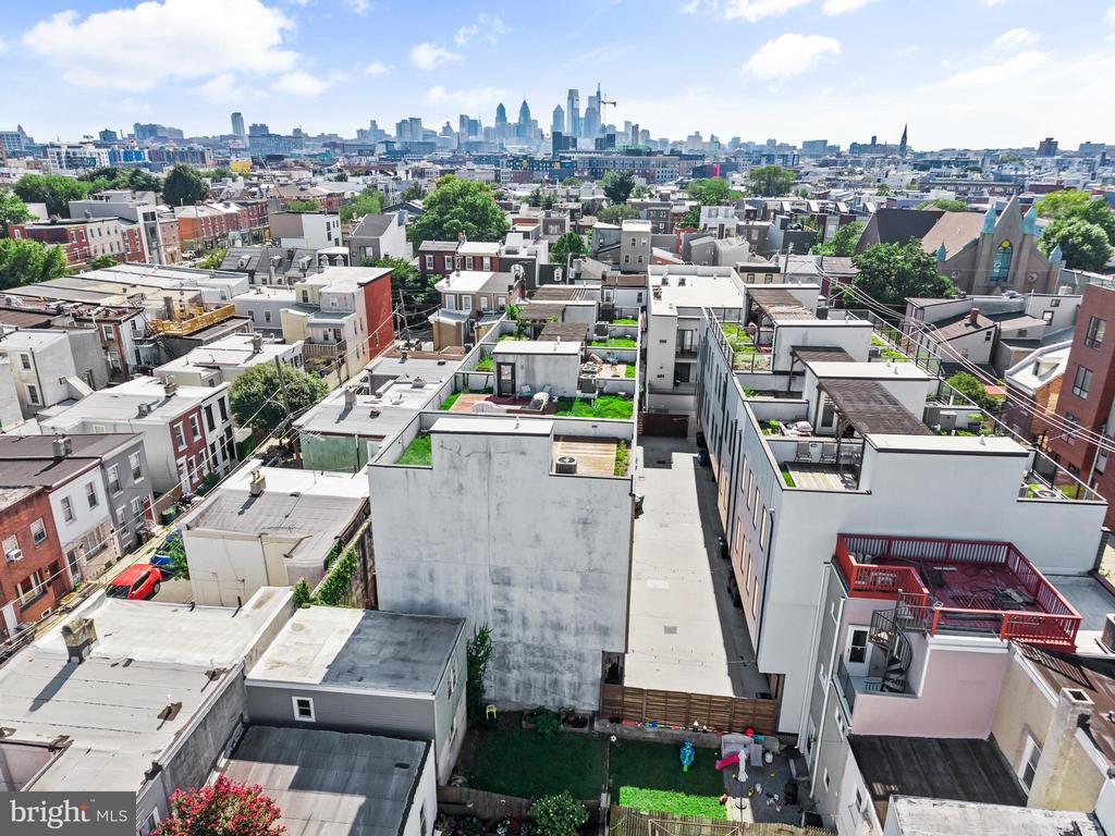 412 MOYER STREET Unit: 11