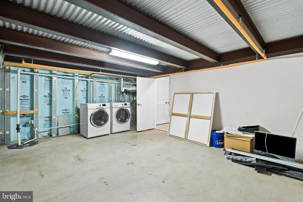 412 MOYER STREET Unit: 11