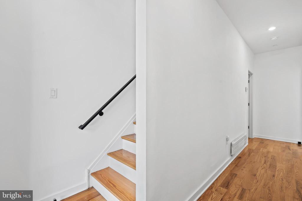 412 MOYER STREET Unit: 11