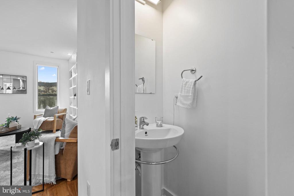 412 MOYER STREET Unit: 11