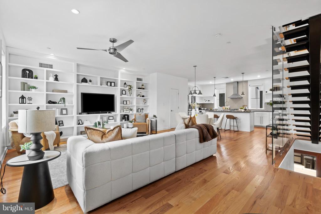 412 MOYER STREET Unit: 11