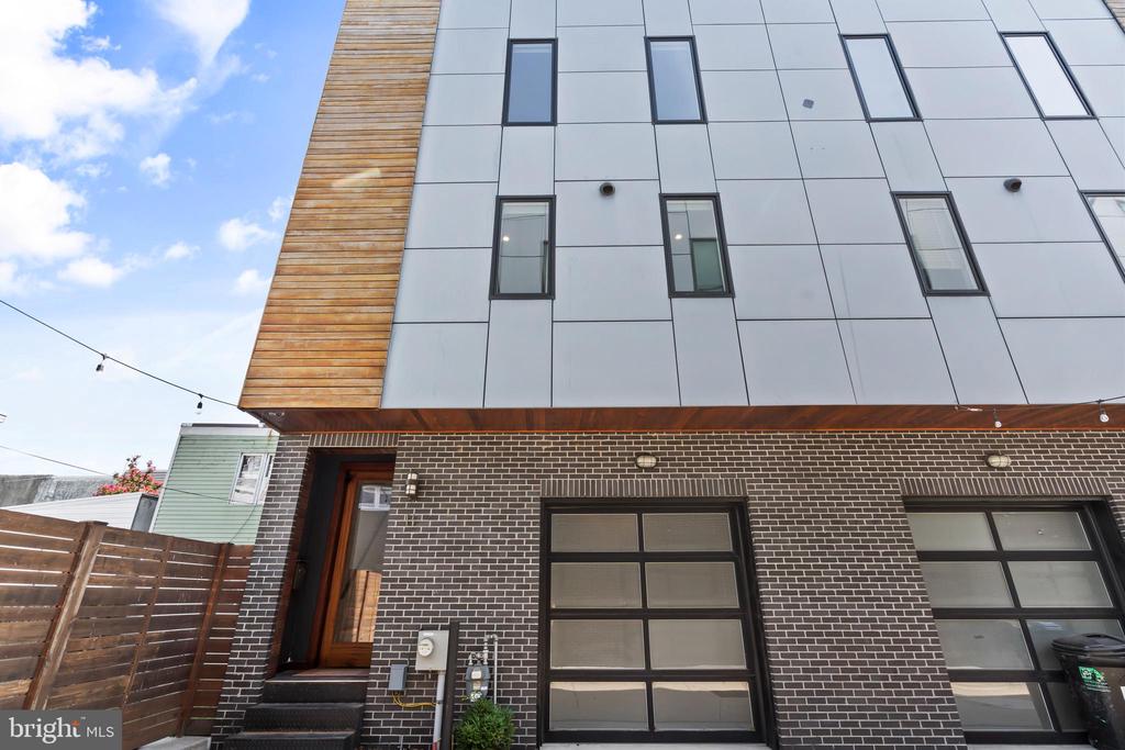 412 MOYER STREET Unit: 11